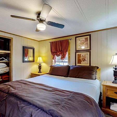 Pine Woods Cabin McHenry Extérieur photo