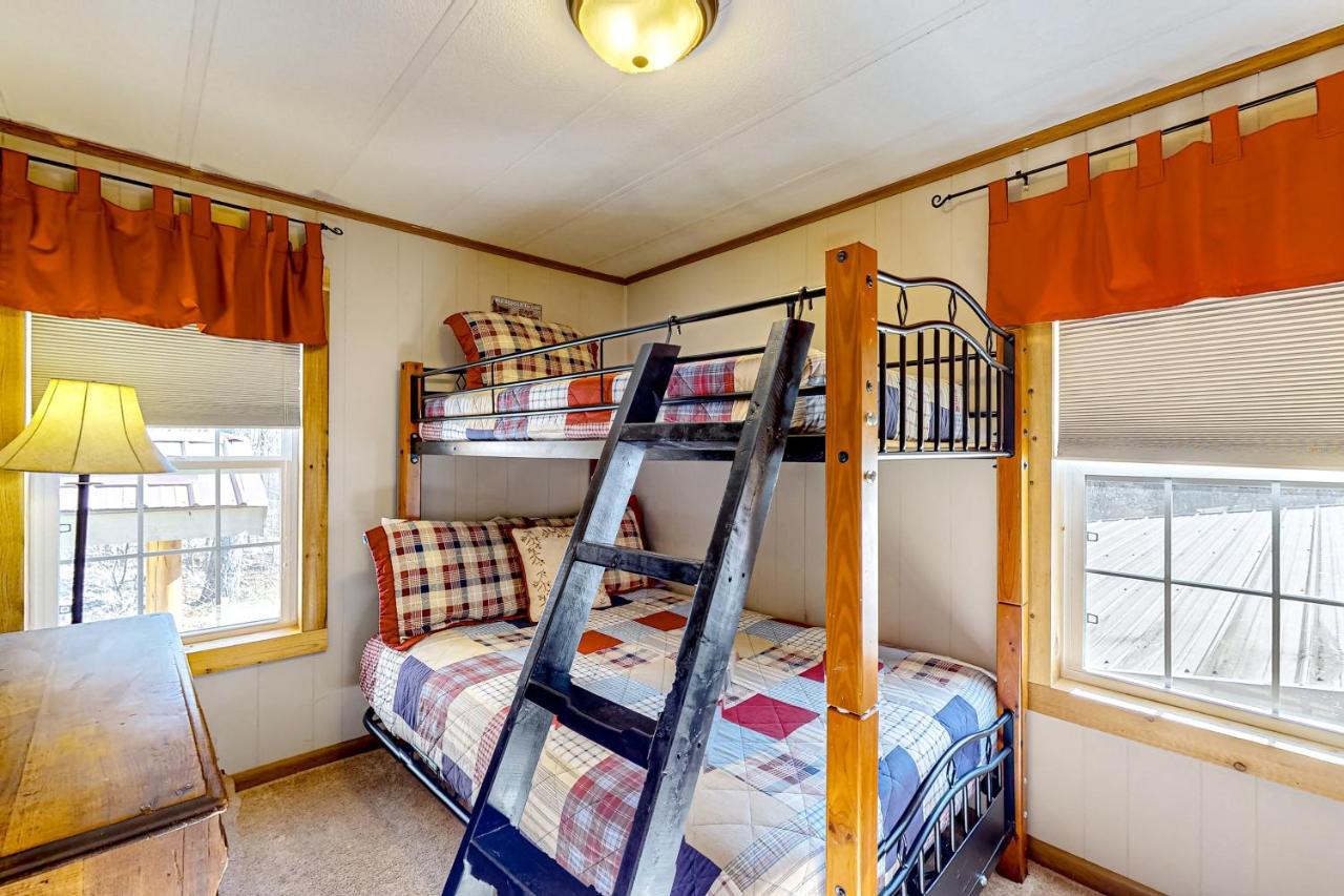 Pine Woods Cabin McHenry Extérieur photo