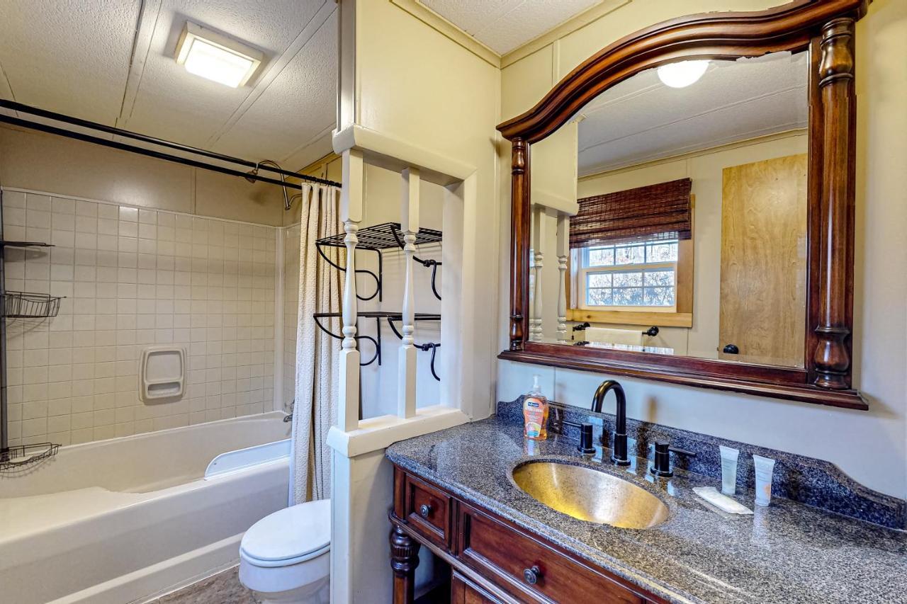 Pine Woods Cabin McHenry Extérieur photo